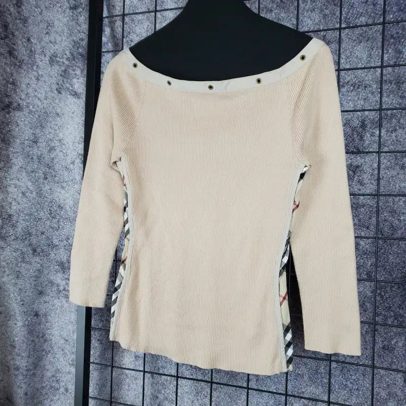 Burberry Burberry Off-Shoulder Khaki Cotton Blend Top Size S / US 4 / IT 40 - 3 Thumbnail