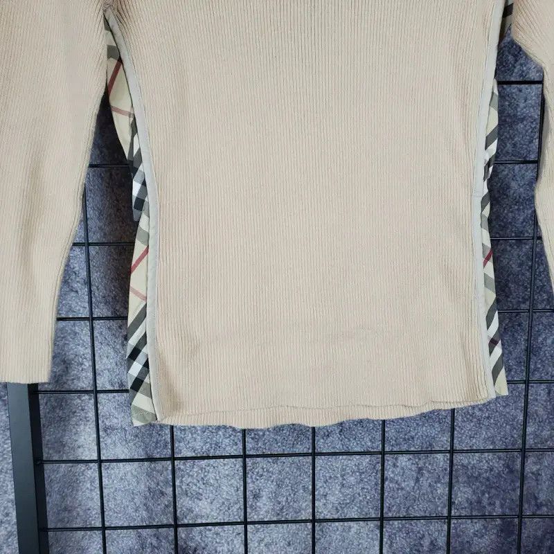 Burberry Burberry Off-Shoulder Khaki Cotton Blend Top Size S / US 4 / IT 40 - 8 Thumbnail