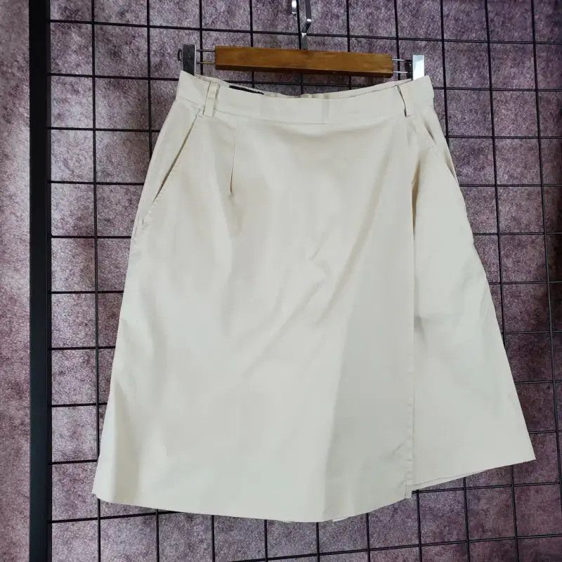 Burberry Burberry Summer Beige Embroidered Logo Shorts Size 26" / US 2 / IT 38 - 3 Thumbnail