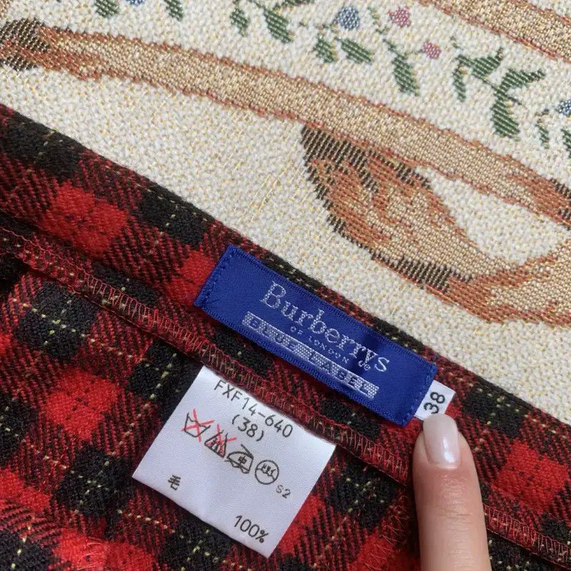 Burberry Burberry Red Wool Women's Skirt Size 26" / US 2 / IT 38 - 4 Thumbnail