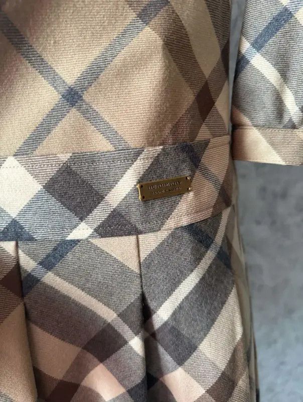 Burberry Burberry Color-Block Wool Short Dress for Women Size S / US 4 / IT 40 - 2 Thumbnail