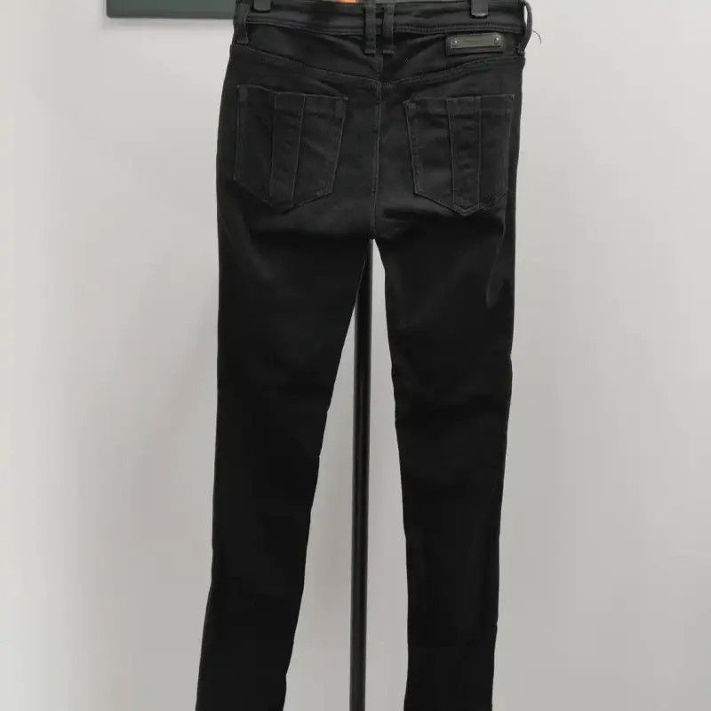 Burberry Burberry Women's Black Denim Pants in Size M Size 26" / US 2 / IT 38 - 2 Thumbnail
