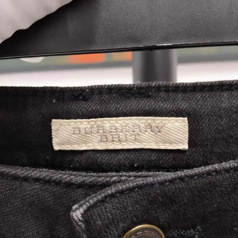 Burberry Burberry Women's Black Denim Pants in Size M Size 26" / US 2 / IT 38 - 3 Thumbnail