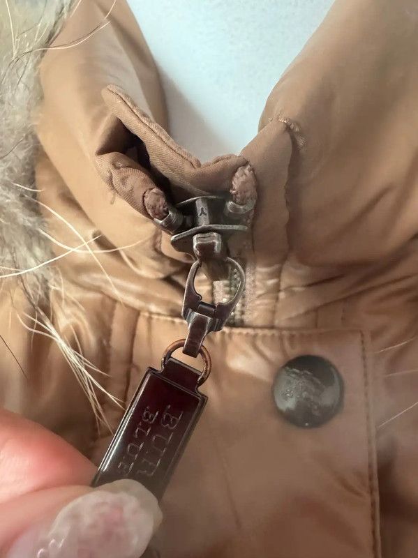 Burberry Burberry Women's Khaki Puffer Vest with Fur Hood Size M / US 6-8 / IT 42-44 - 6 Thumbnail