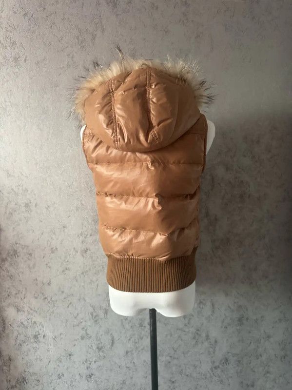 Burberry Burberry Women's Khaki Puffer Vest with Fur Hood Size M / US 6-8 / IT 42-44 - 4 Thumbnail
