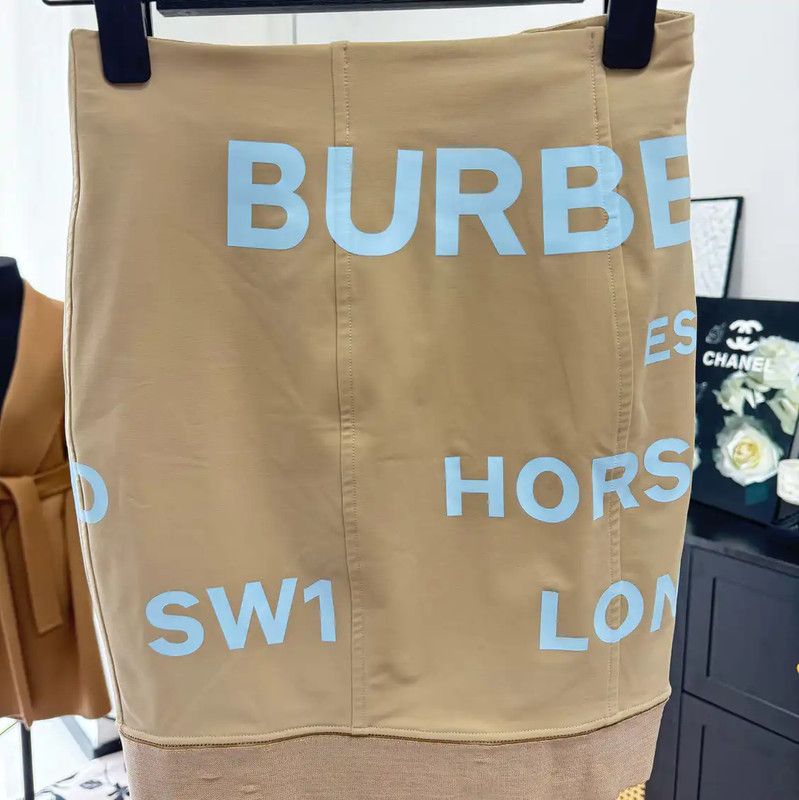 Burberry Burberry Summer Pencil Skirt in Khaki Size 23" - 2 Thumbnail