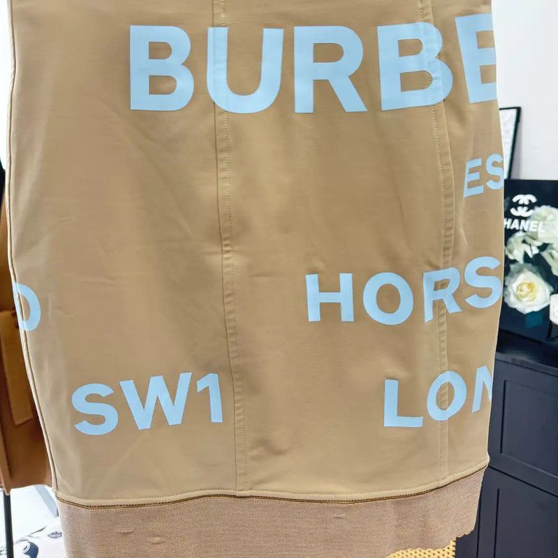 Burberry Burberry Summer Pencil Skirt in Khaki Size 23" - 3 Thumbnail