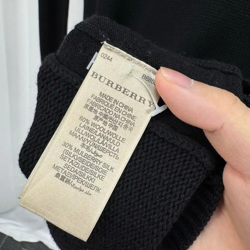 Burberry Burberry Black Wool V-Neck Sweater for Women Size S / US 4 / IT 40 - 7 Thumbnail