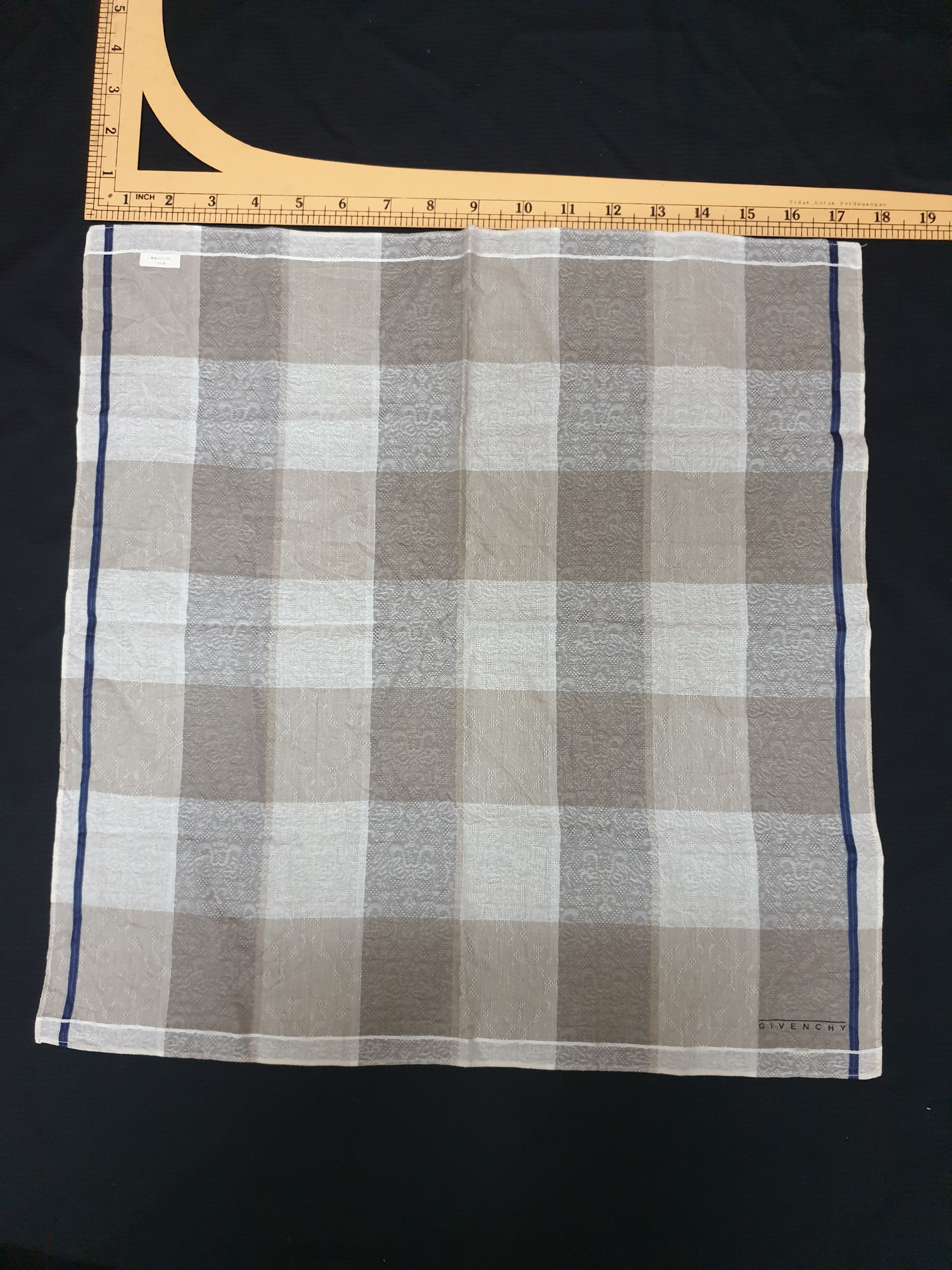 Givenchy Handky bandana Givenchy plaid square hot design Size ONE SIZE - 2 Thumbnail