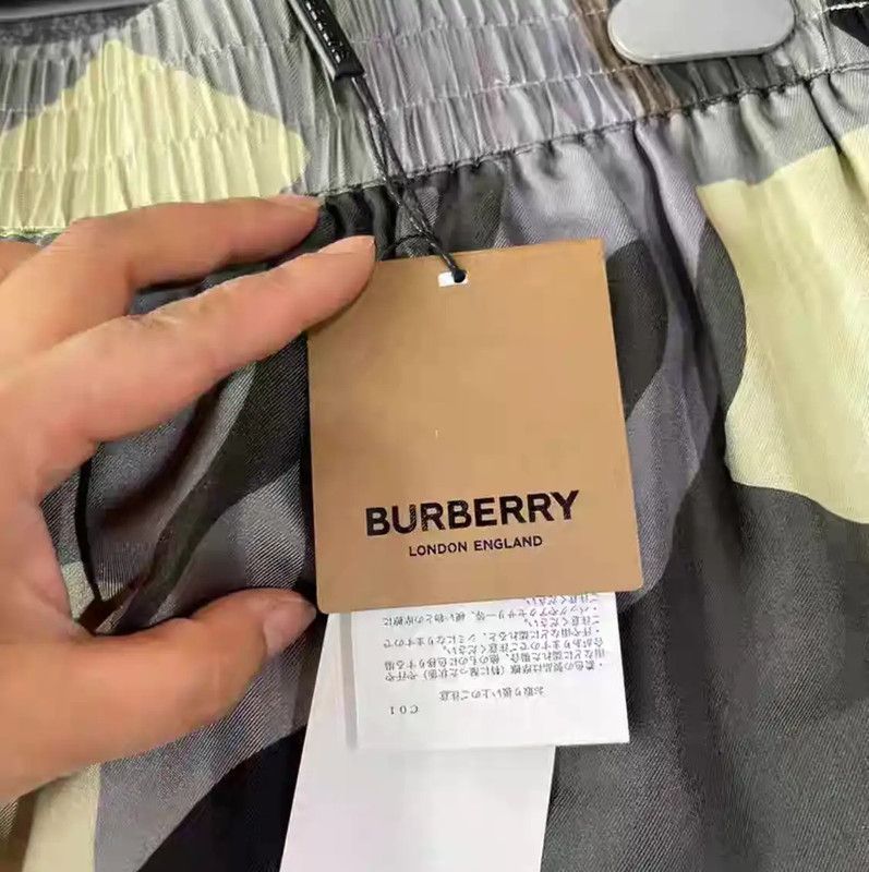 Burberry Burberry Summer Multicolor Silk Shorts Size 26" / US 2 / IT 38 - 4 Thumbnail