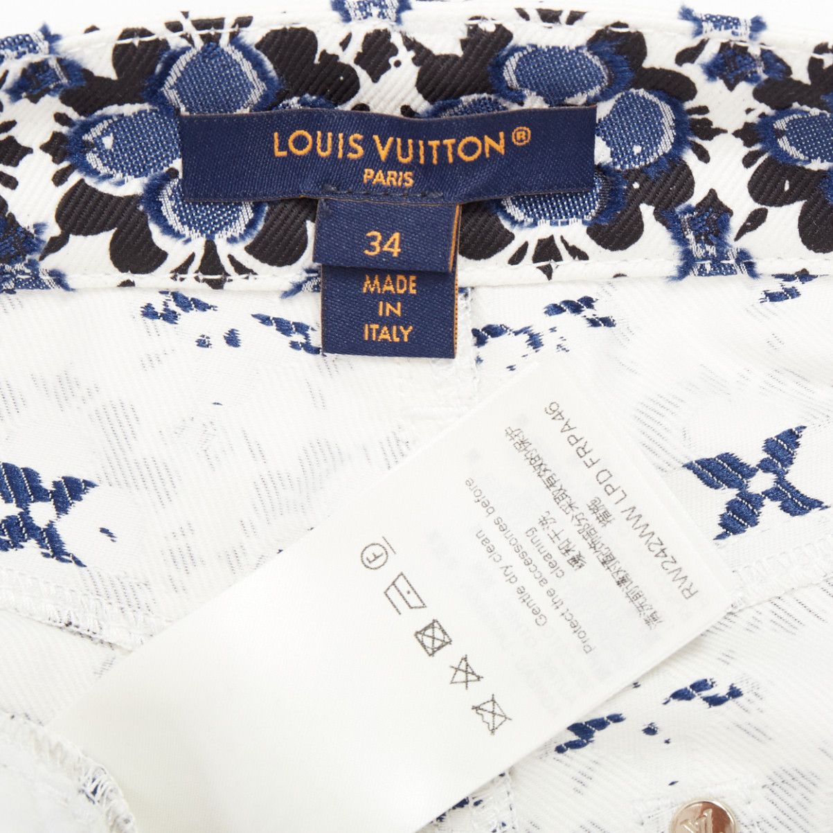 Louis Vuitton LOUIS VUITTON Flower Mosaic blue white logo floral print cotton mini shorts FR34 XS Size 26" / US 2 / IT 38 - 8 Thumbnail