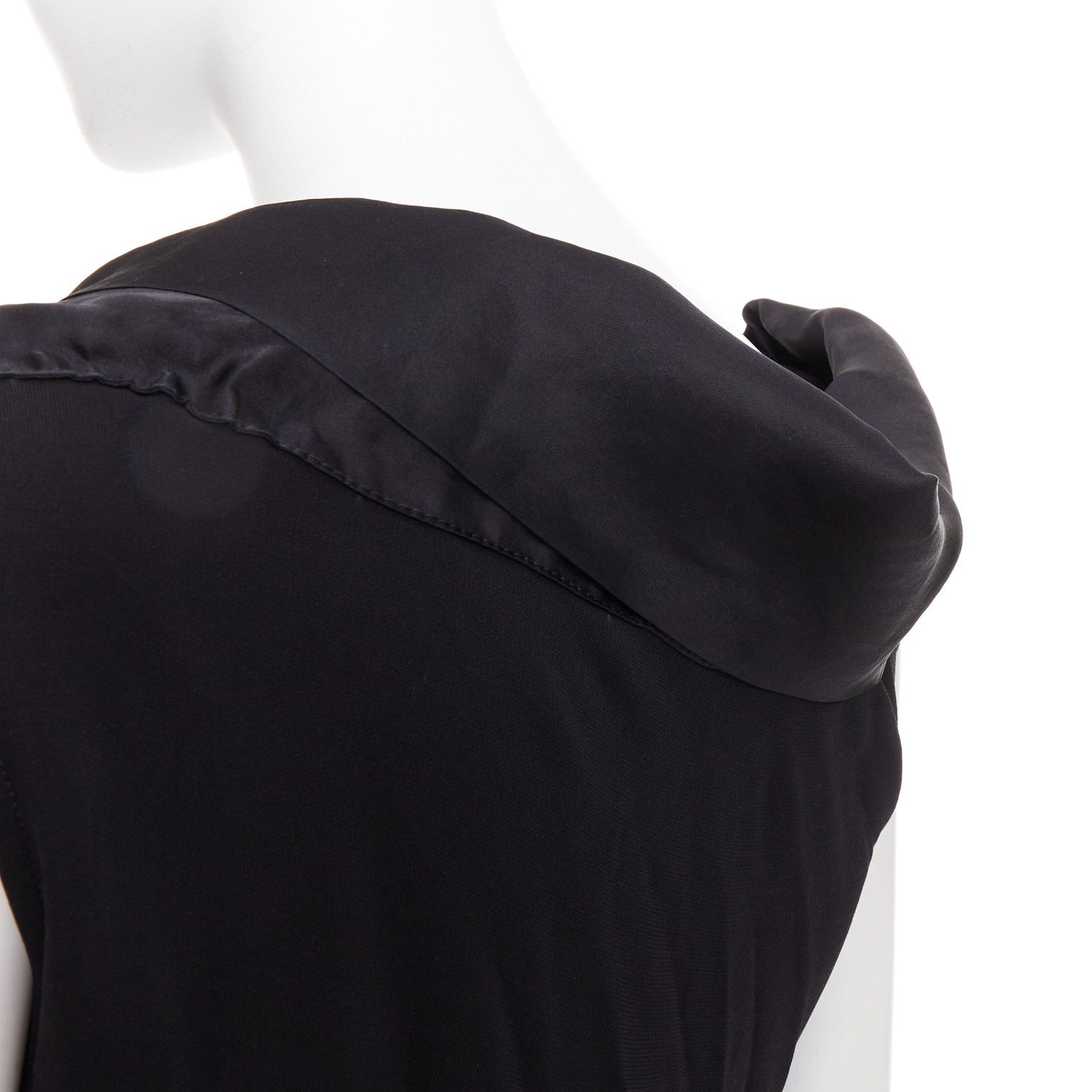 Carolina Herrera CAROLINA HERRERA black viscose silk bow asymmetric vest top S Size S / US 4 / IT 40 - 7 Thumbnail