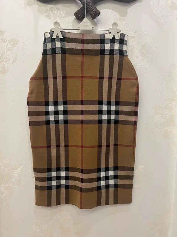 Burberry Burberry Khaki Plaid Midi Skirt for Women Size 27" / US 4 / IT 40 - 2 Thumbnail