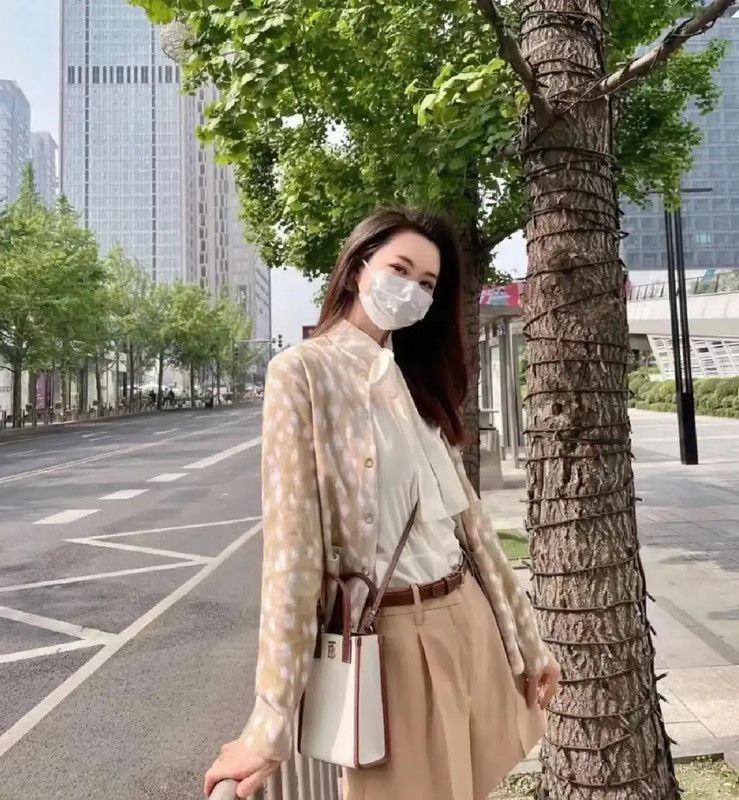 Burberry Burberry Silk Shirt in Light Brown Size XS / US 0-2 / IT 36-38 - 9 Thumbnail