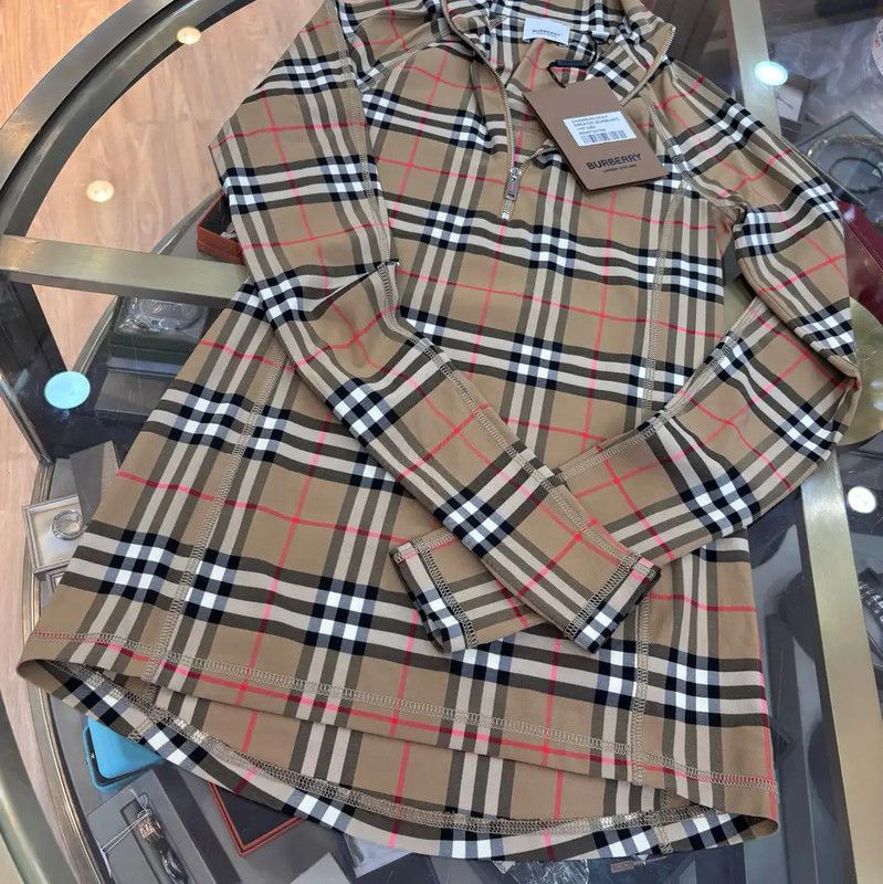 Burberry Burberry XS Camel Long Sleeve Sweatshirt Size XS / US 0-2 / IT 36-38 - 3 Thumbnail