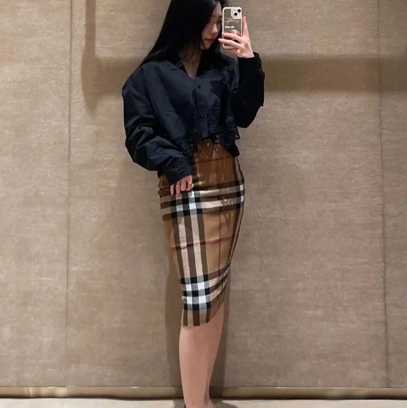 Burberry Burberry Color Block Women's Midi Skirt Size 22" - 2 Thumbnail