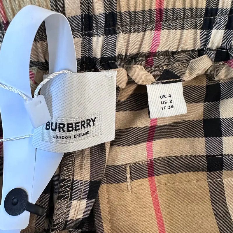 Burberry Burberry Khaki Women's Shorts Size 26" / US 2 / IT 38 - 3 Thumbnail