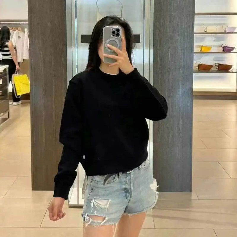 Burberry Burberry Black Cropped Logo Sweatshirt Size L / US 10 / IT 46 - 4 Thumbnail