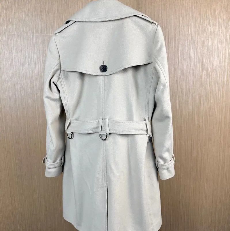 Burberry Burberry M Size Light Gray Women's Coat Size M / US 6-8 / IT 42-44 - 2 Thumbnail