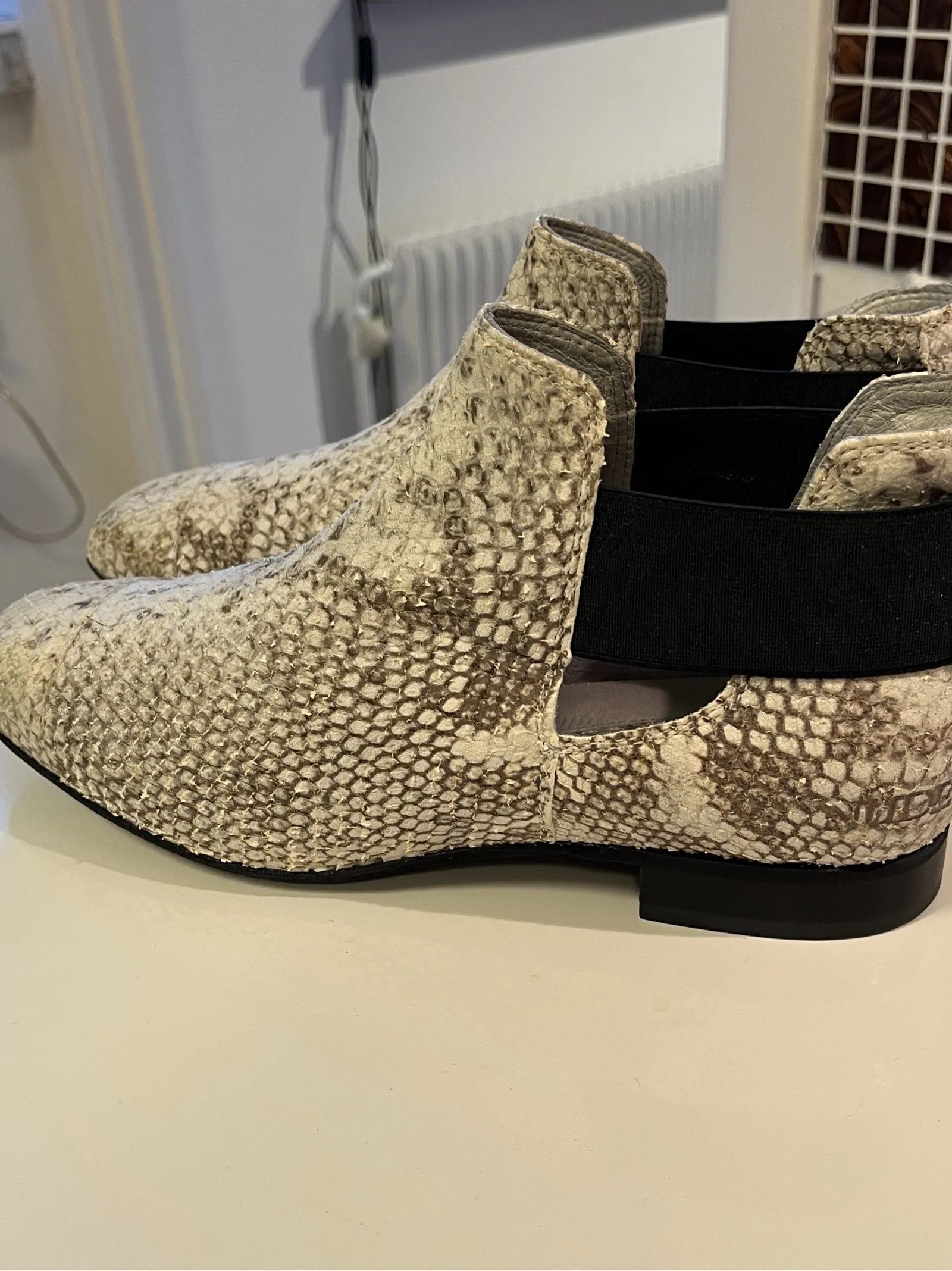 Nude Nude Boots Size US 6 / IT 36 - 7 Thumbnail