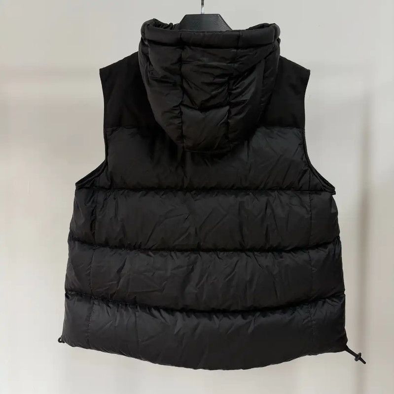 Burberry Burberry Black Women's Down Vest Size XL / US 12-14 / IT 48-50 - 2 Thumbnail