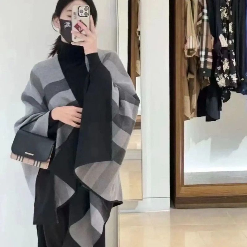 Burberry Burberry Gray Wool Women's Cardigan Size ONE SIZE - 7 Thumbnail