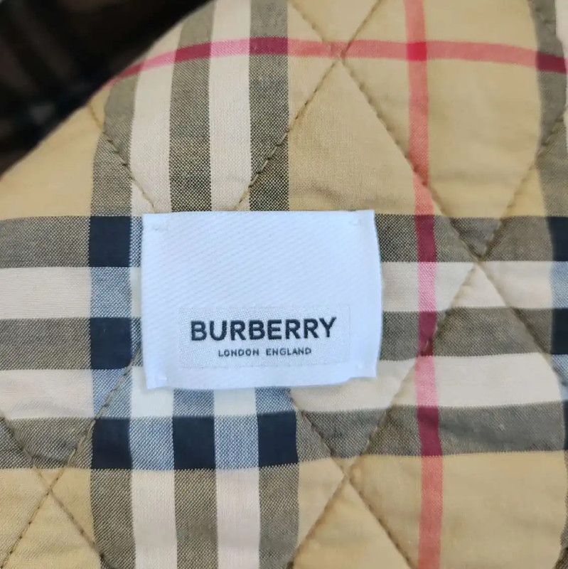Burberry Burberry Quilted Women's Jacket in Khaki Size M / US 6-8 / IT 42-44 - 3 Thumbnail