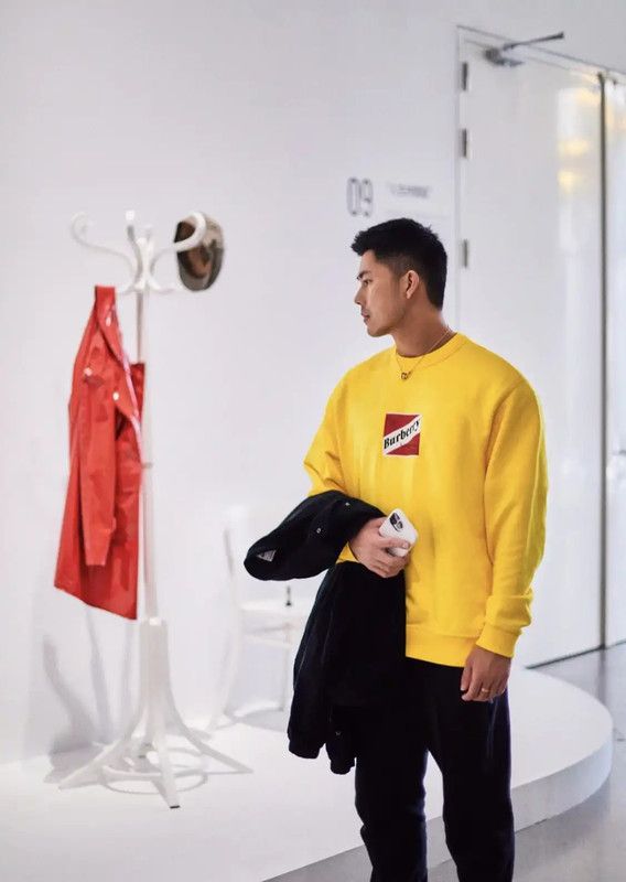 Burberry Burberry Yellow Cotton Long Sleeve Sweatshirt Size US M / EU 48-50 / 2 - 6 Thumbnail