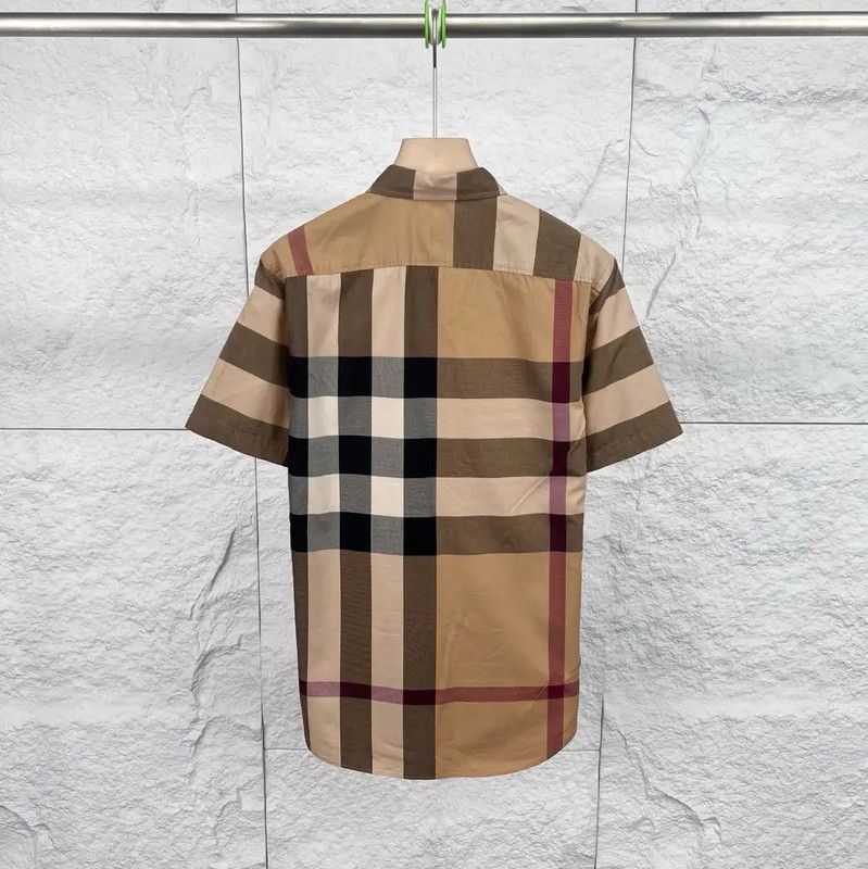 Burberry Burberry Khaki Short Sleeve Shirt for Men Size US S / EU 44-46 / 1 - 2 Thumbnail