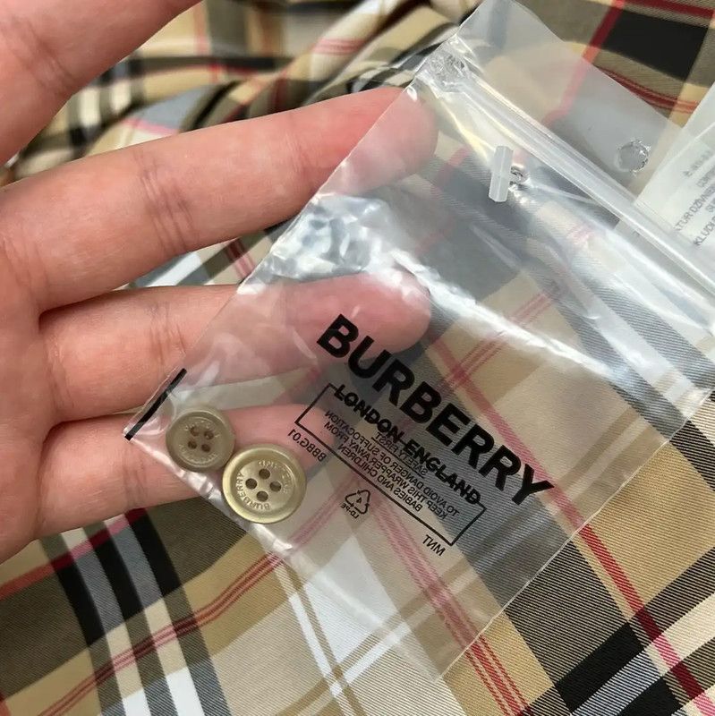 Burberry Burberry Men's Long Sleeve Color Block Shirt Size US XL / EU 56 / 4 - 8 Thumbnail