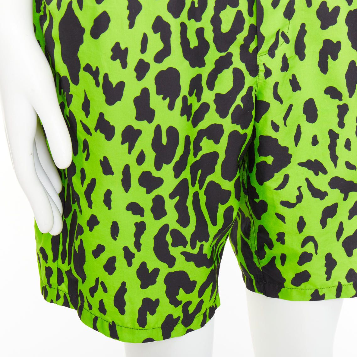 Versace VERSACE neon green black leopard print black logo waistband swim trunks Sz4 Size US 34 / EU 50 - 7 Thumbnail