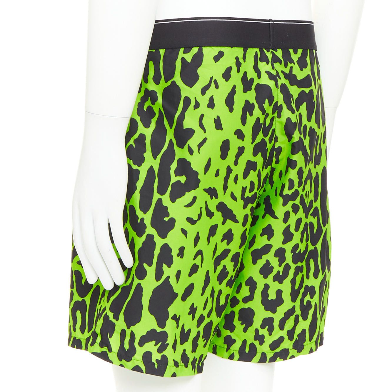 Versace VERSACE neon green black leopard print black logo waistband swim trunks Sz4 Size US 34 / EU 50 - 6 Thumbnail