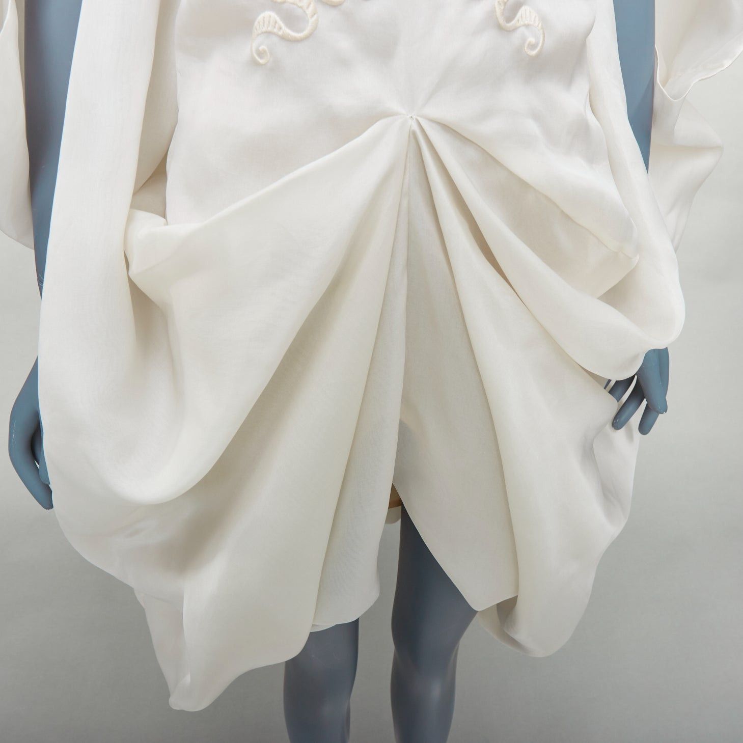 Alexander McQueen rare ALEXANDER MCQUEEN Vintage 2009 Runway cream silk skull embroidered drape dress IT38 XS Size S / US 4 / IT 40 - 9 Thumbnail
