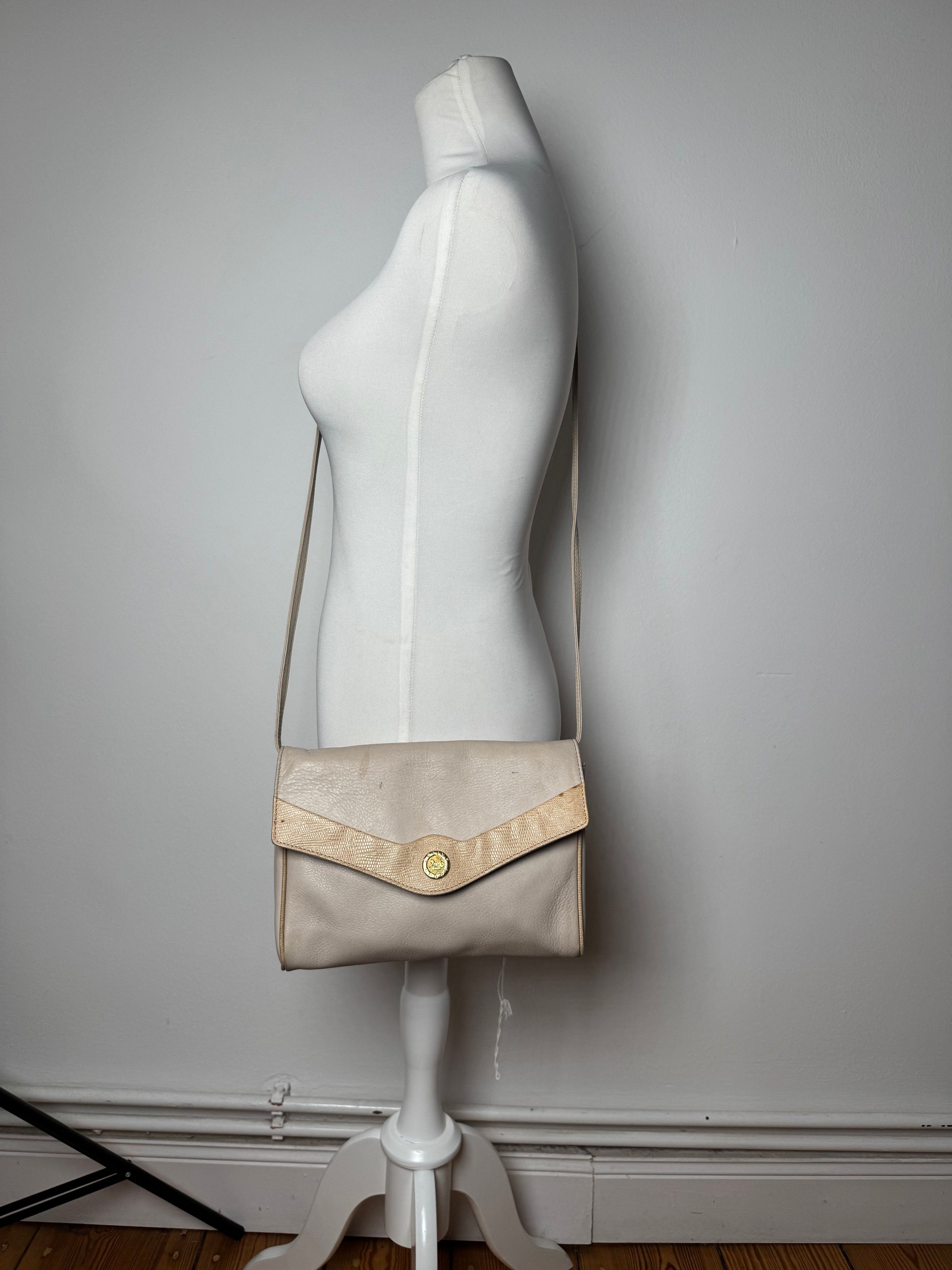 Celine Vintage Paris Leather crossbody Bag white / Ecru Size ONE SIZE - 7 Thumbnail