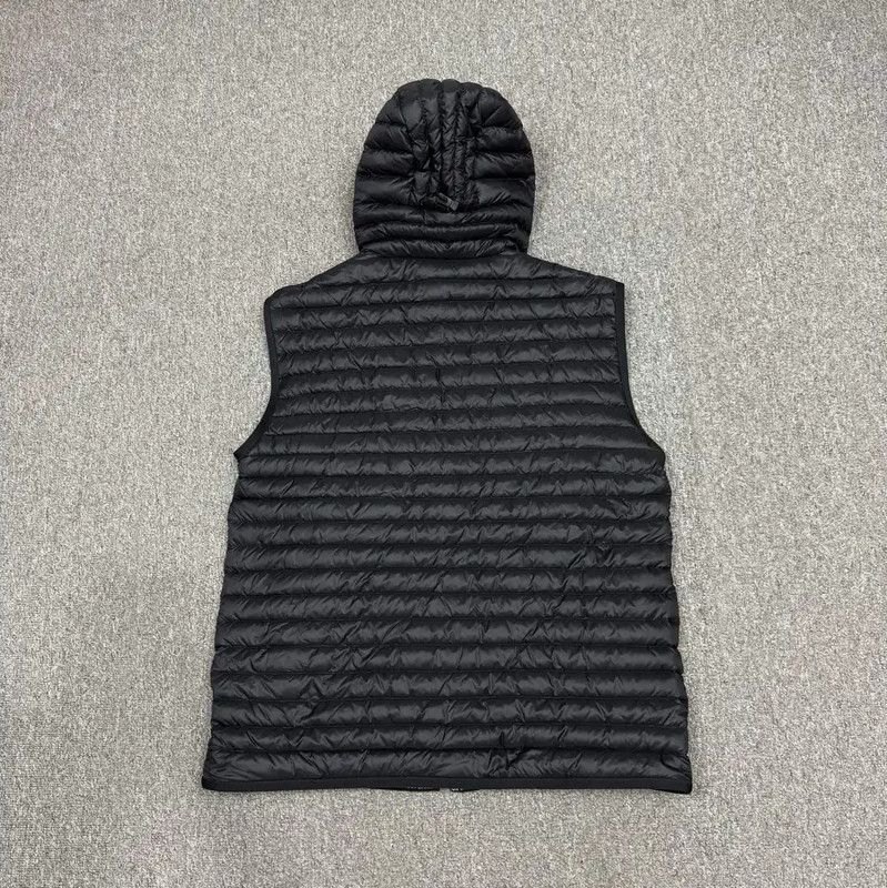 Burberry Burberry Black Down Vest for Men Size US L / EU 52-54 / 3 - 2 Thumbnail