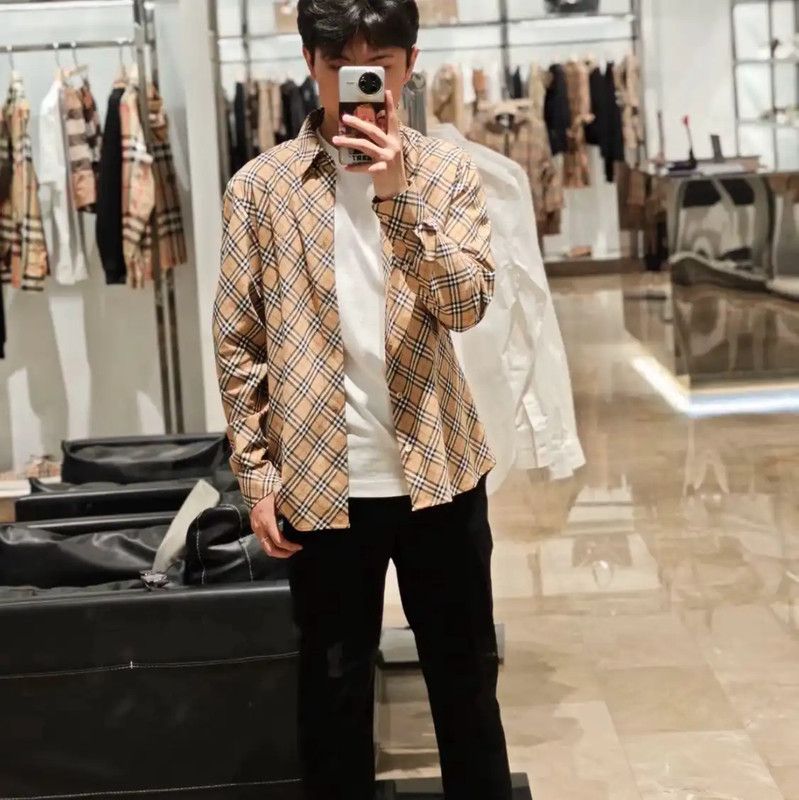 Burberry Burberry Men's L Size Khaki Logo Shirt Size US L / EU 52-54 / 3 - 9 Thumbnail