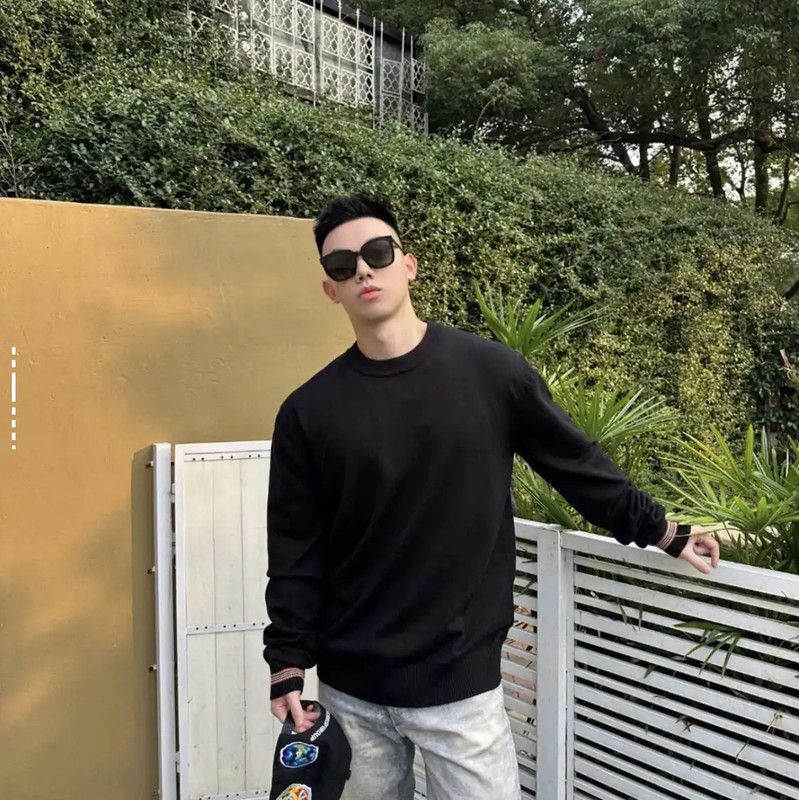 Burberry Burberry Black Logo Knit Sweater for Men Size US L / EU 52-54 / 3 - 5 Thumbnail