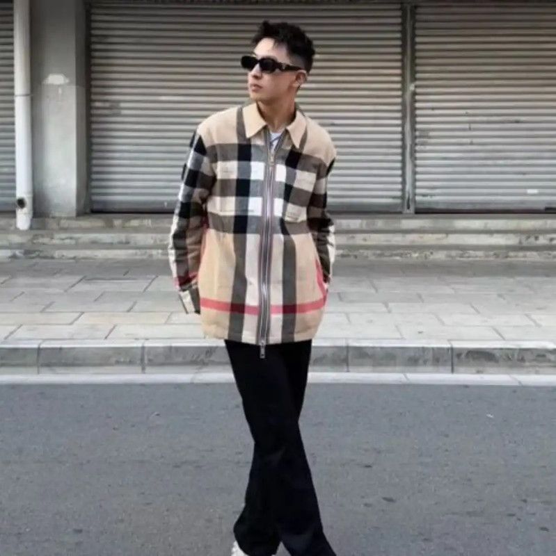 Burberry Burberry Wool Jacket in Khaki with Check Pattern Size US XL / EU 56 / 4 - 6 Thumbnail