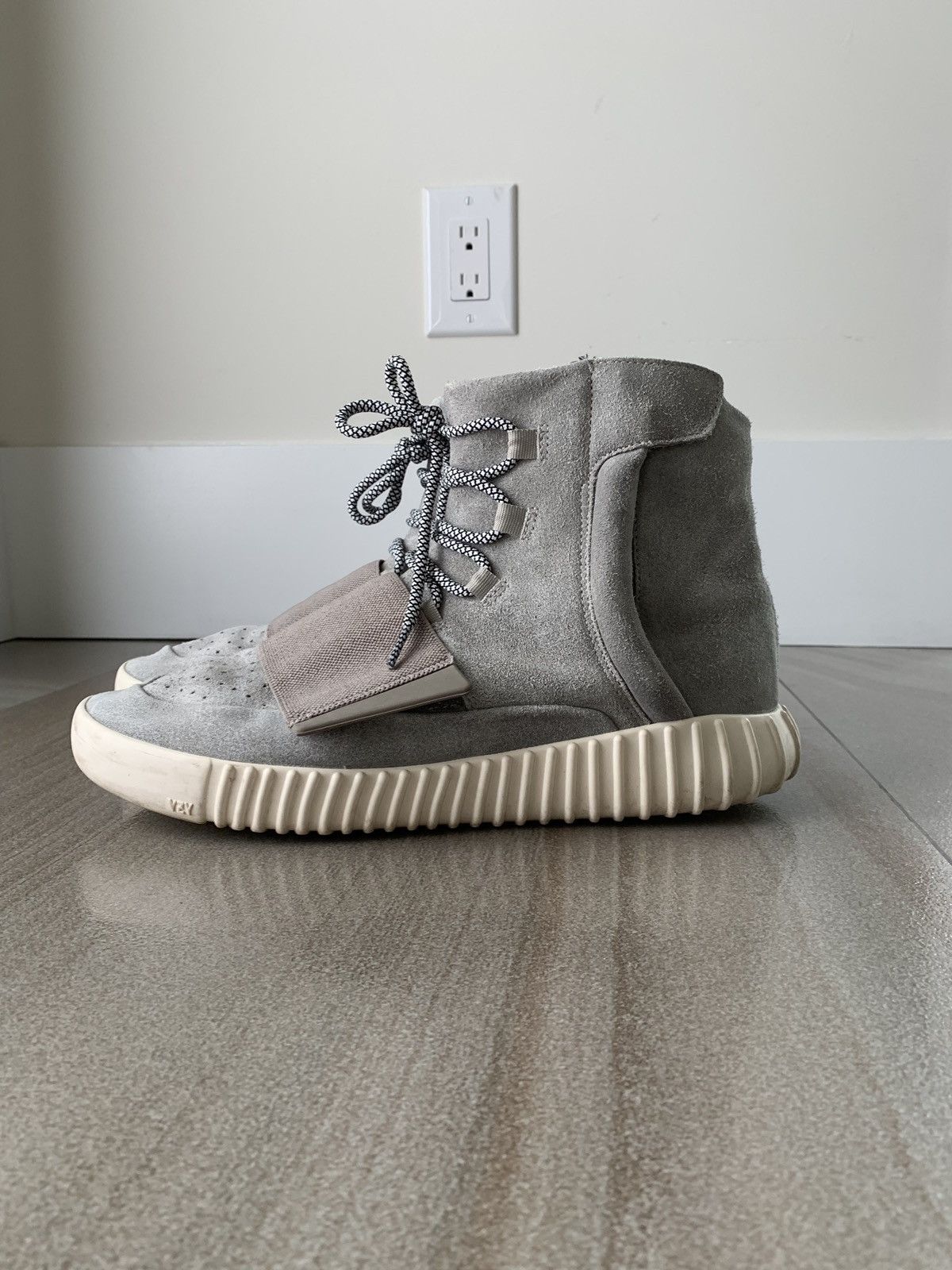 Used hotsell yeezy 750