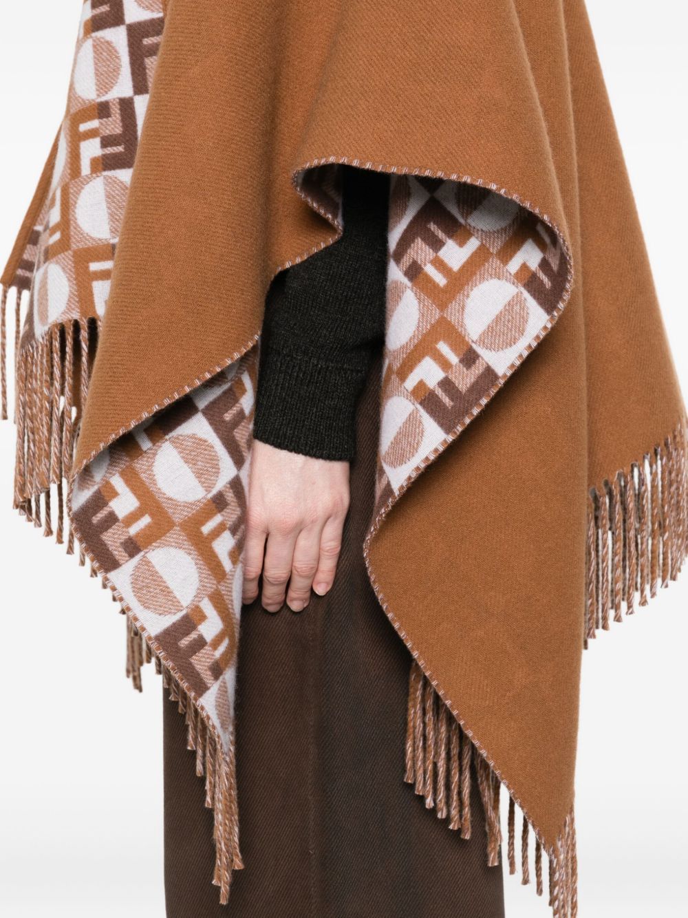 Fendi WOOL CAPE Size M / US 6-8 / IT 42-44 - 3 Thumbnail