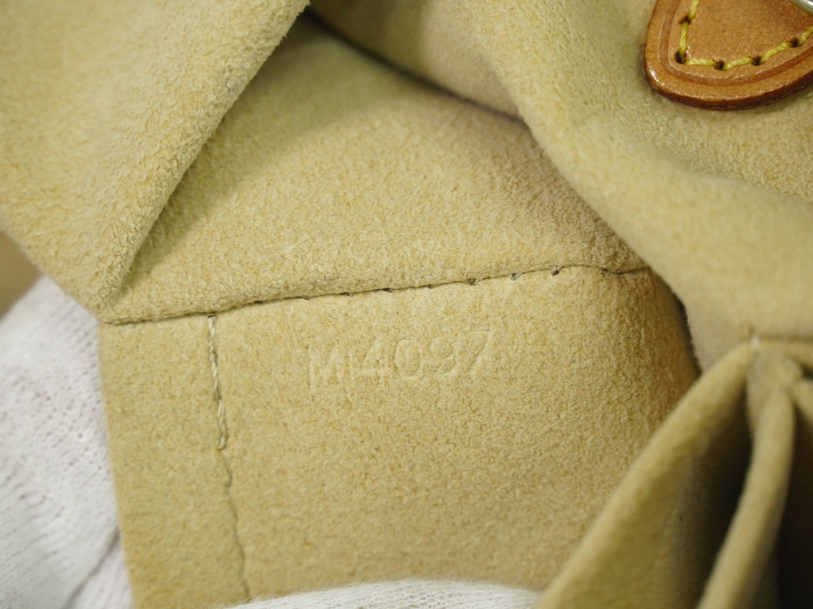 Louis Vuitton Louis Vuitton Hampstead Handbag Damier Size ONE SIZE - 4 Thumbnail