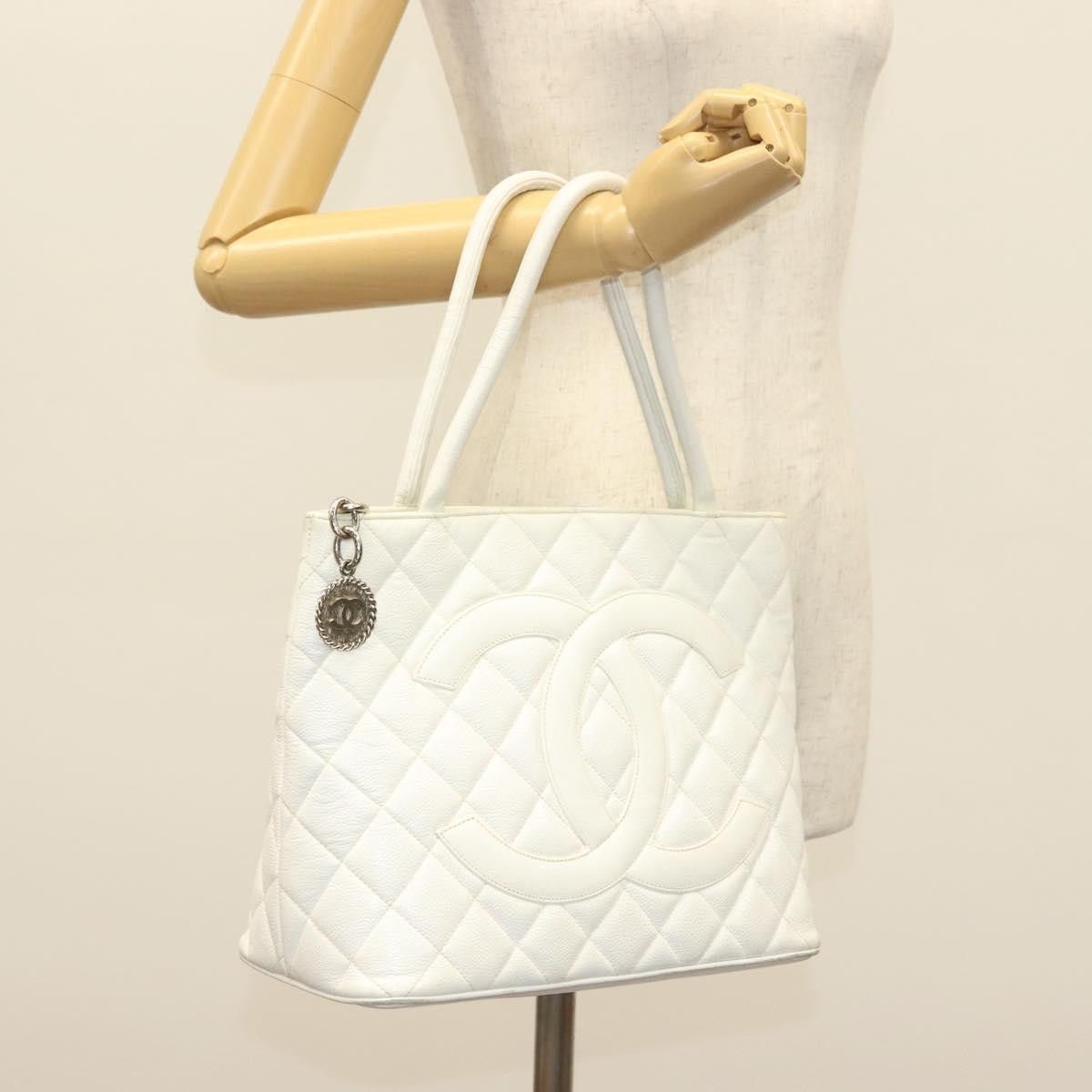 Chanel Chanel Medallion Tote Quilted Caviar Size ONE SIZE - 14 Thumbnail