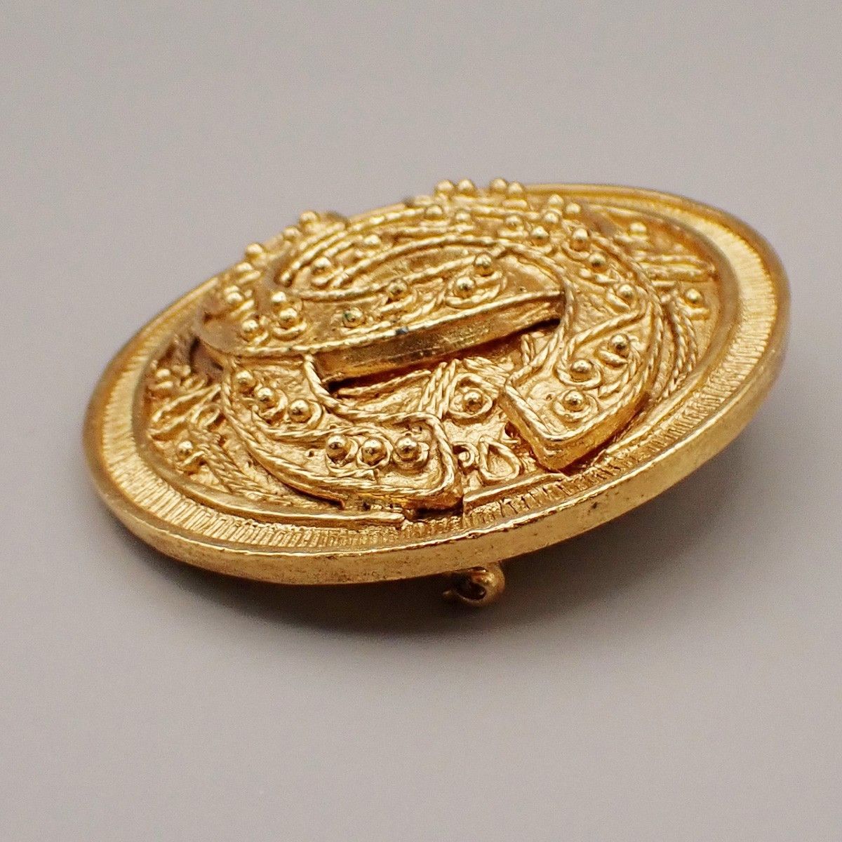 Chanel Chanel Vintage Logo Round Brooch Metal Size ONE SIZE - 3 Thumbnail