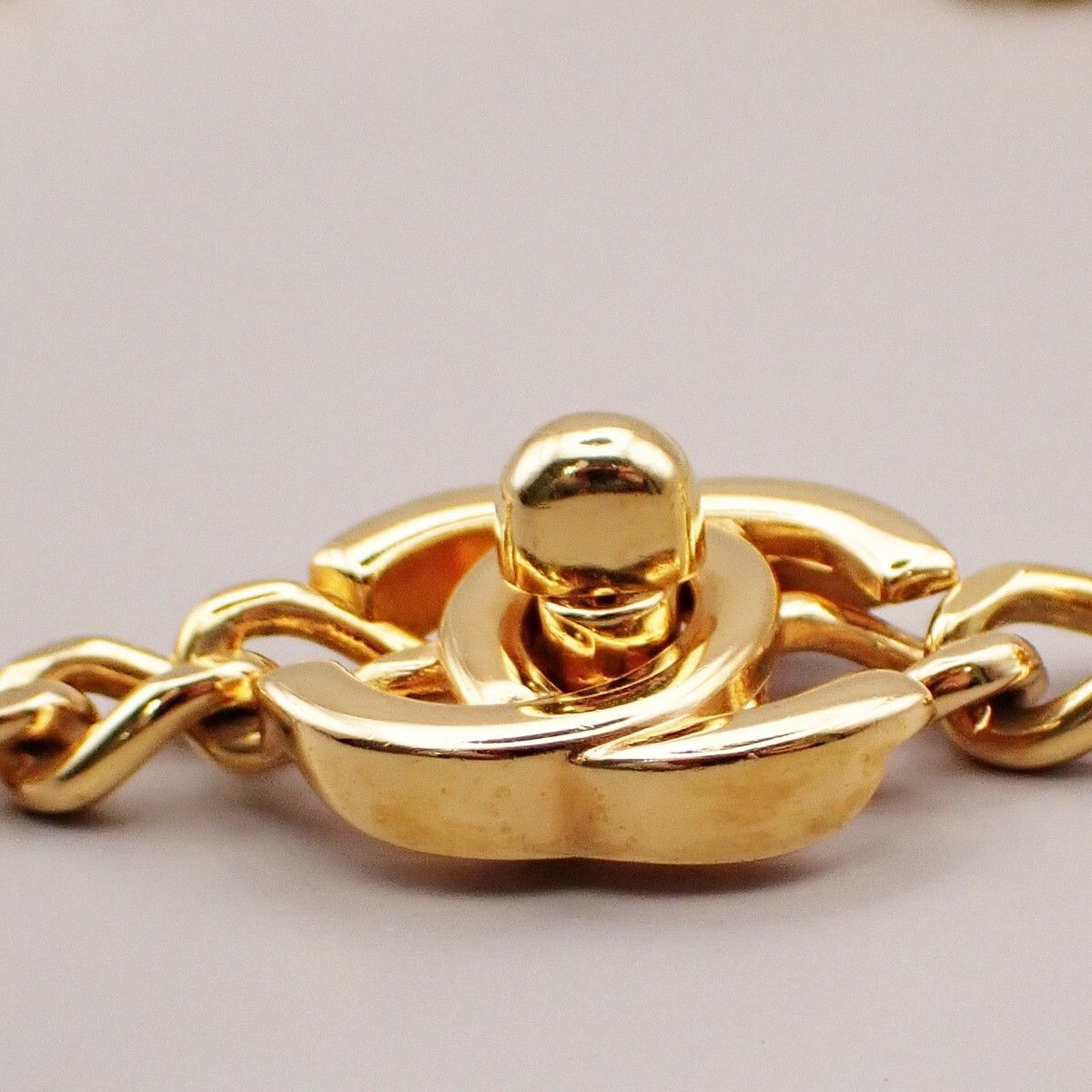 Chanel Chanel Vintage Turnlock Reissue Chain Metal Size ONE SIZE - 4 Thumbnail