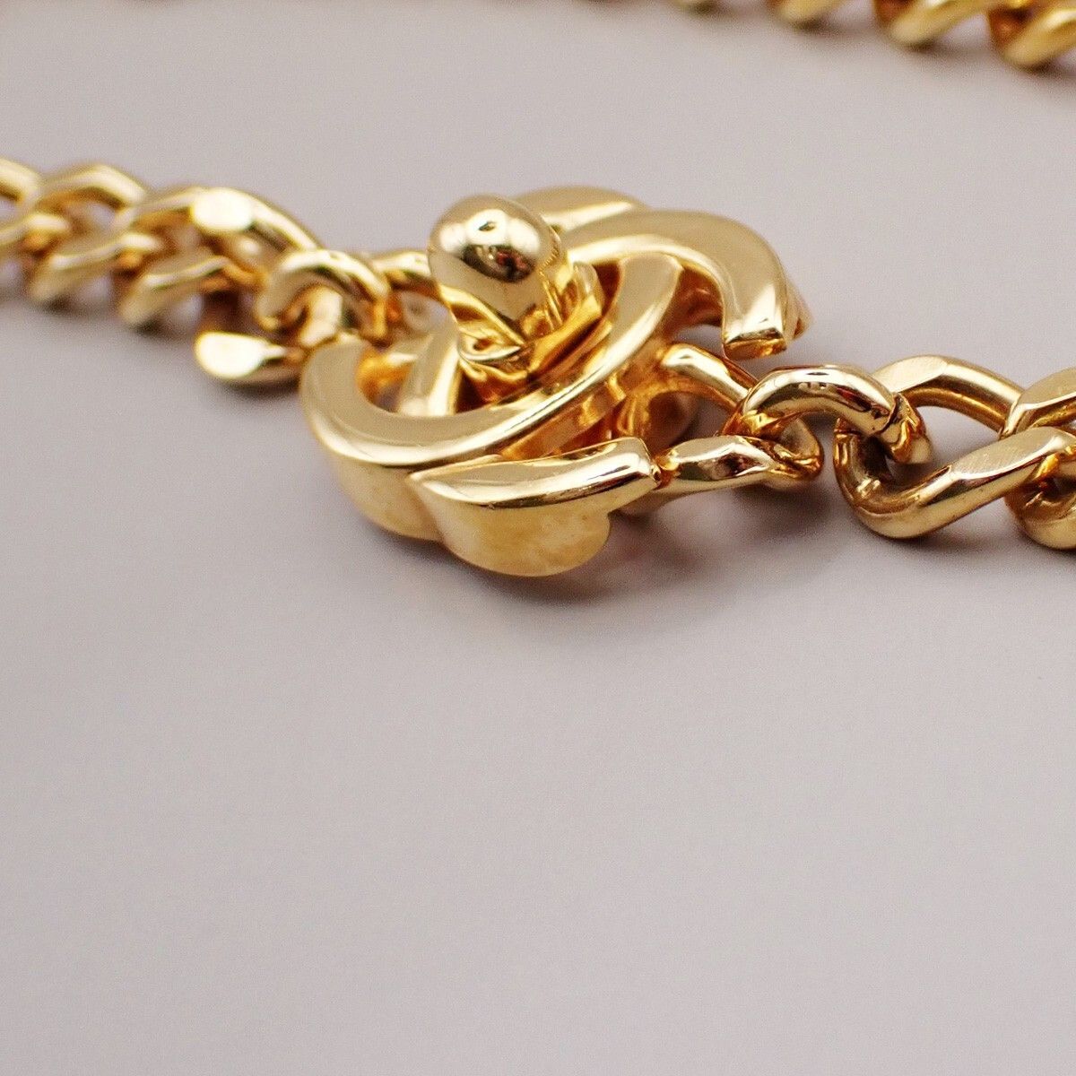Chanel Chanel Vintage Turnlock Reissue Chain Metal Size ONE SIZE - 11 Thumbnail