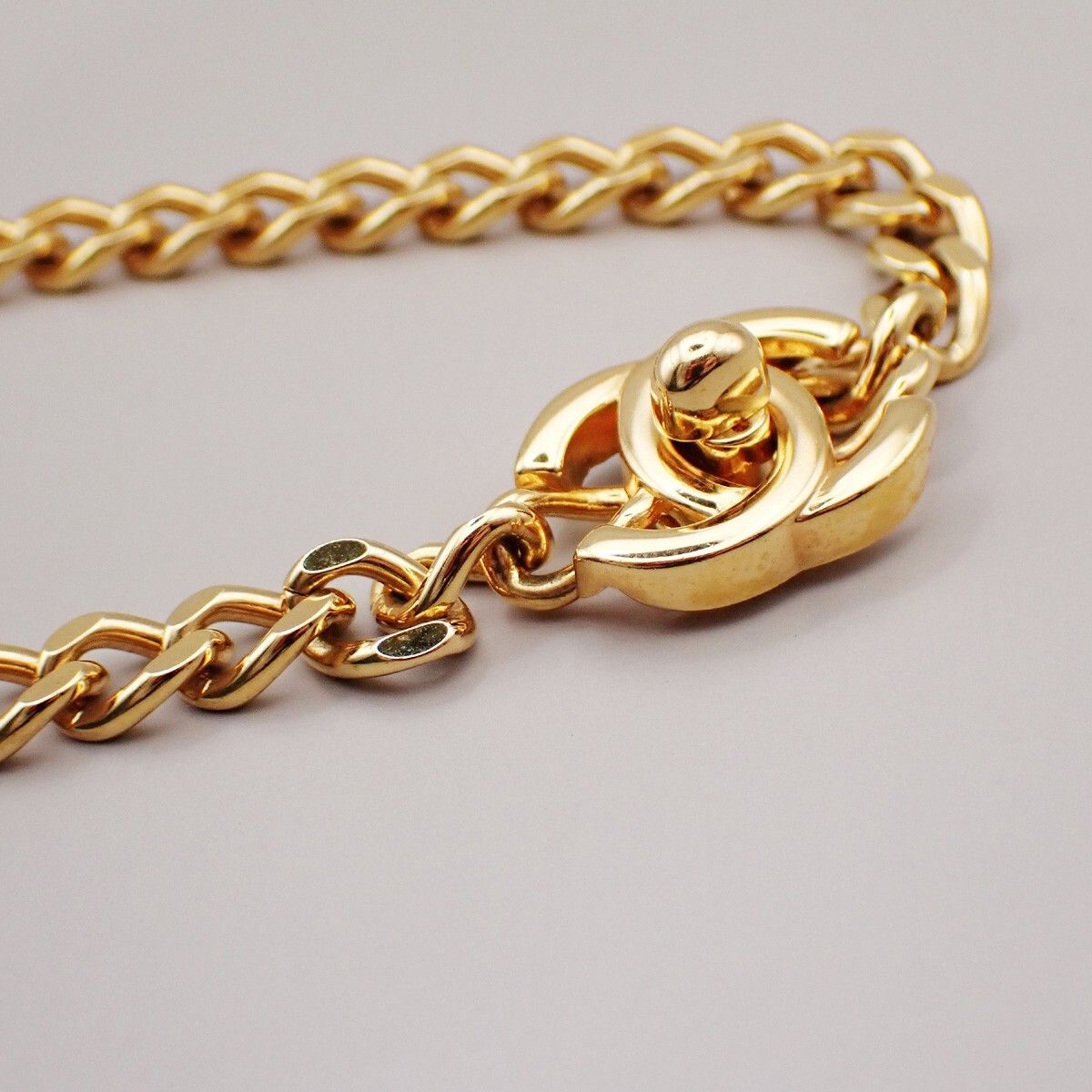 Chanel Chanel Vintage Turnlock Reissue Chain Metal Size ONE SIZE - 10 Thumbnail