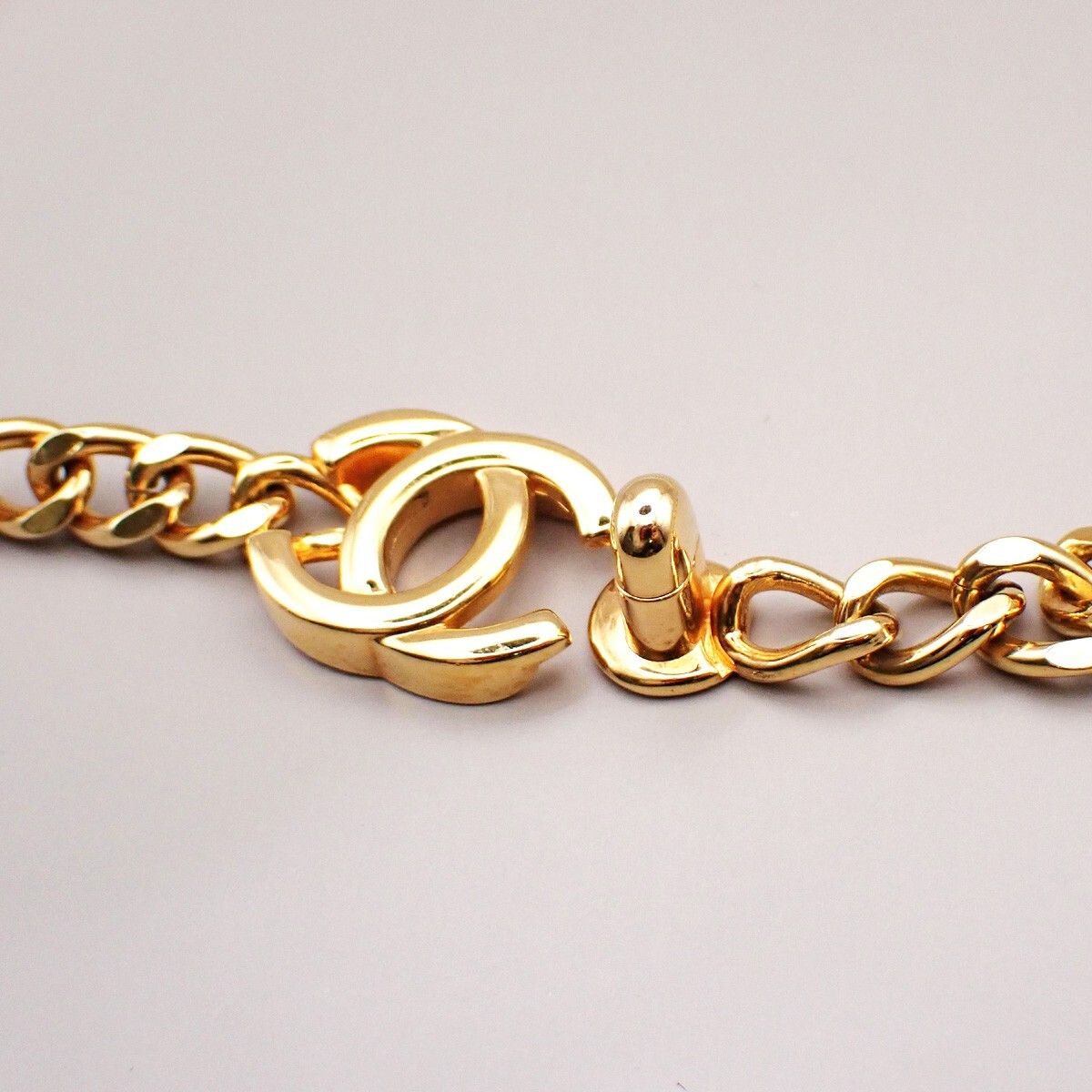 Chanel Chanel Vintage Turnlock Reissue Chain Metal Size ONE SIZE - 12 Thumbnail