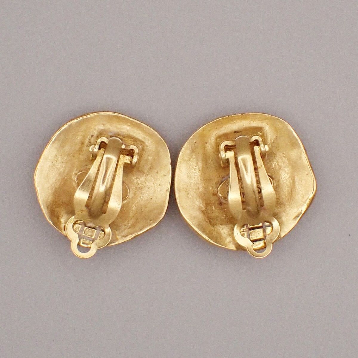 Chanel Chanel Vintage CC Round Clip-On Metal Size ONE SIZE - 2 Thumbnail