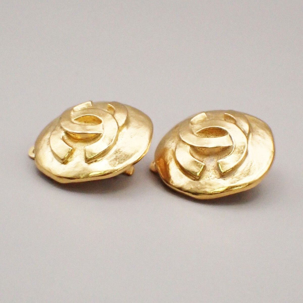 Chanel Chanel Vintage CC Round Clip-On Metal Size ONE SIZE - 4 Thumbnail