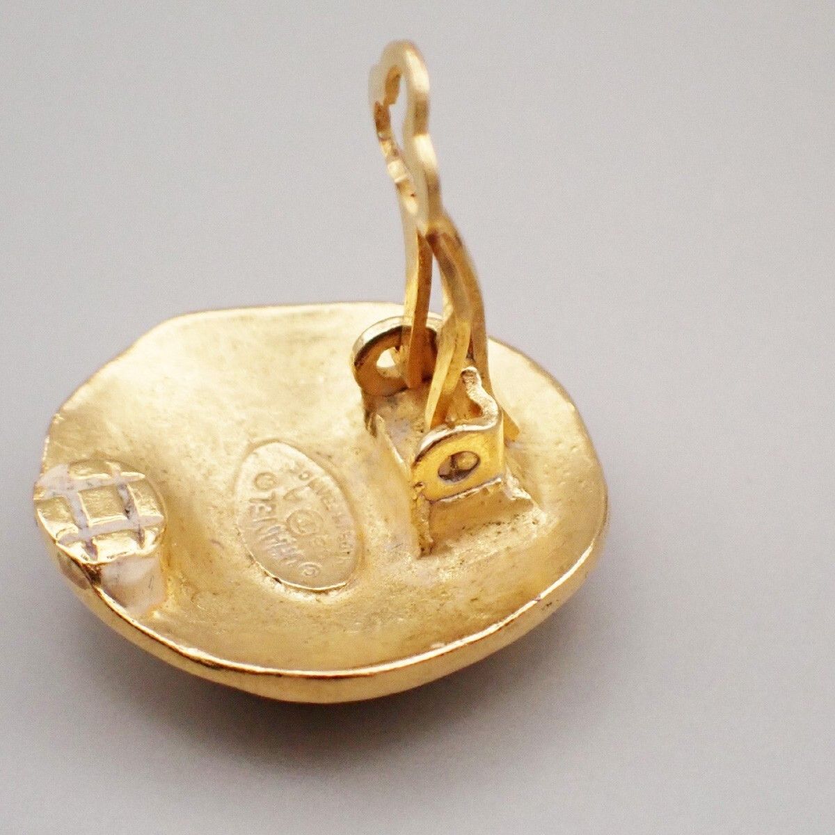 Chanel Chanel Vintage CC Round Clip-On Metal Size ONE SIZE - 7 Thumbnail